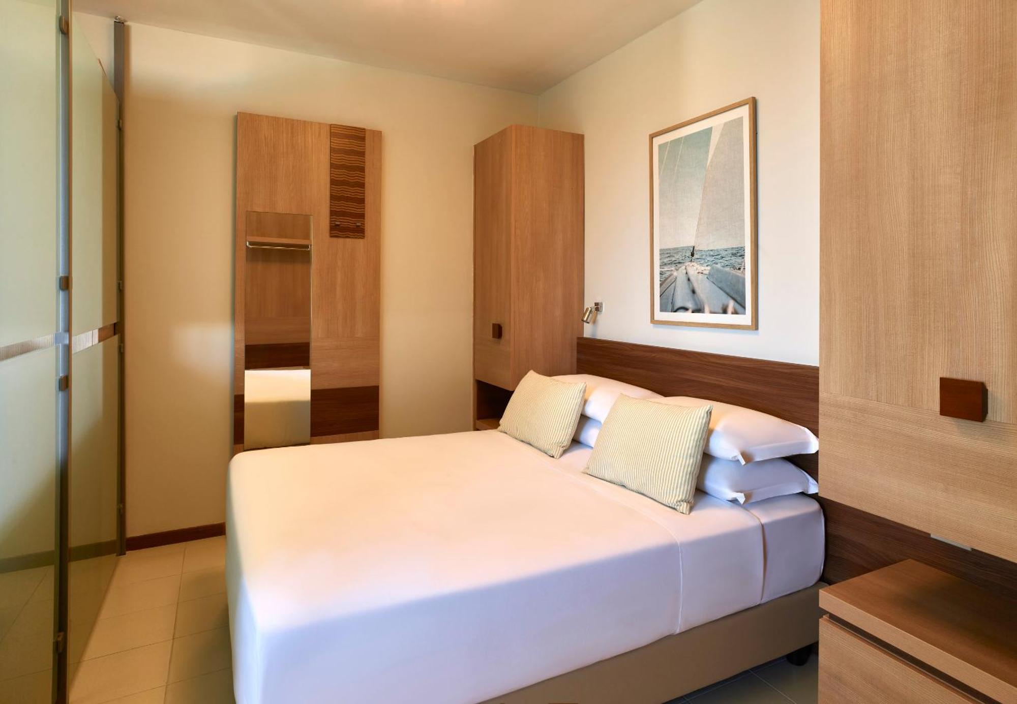 Serena Majestic Residence Montesilvano Marina Стая снимка
