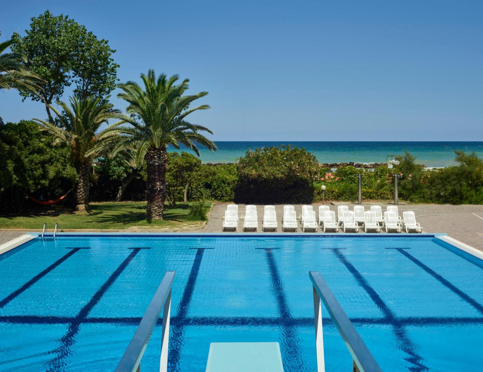 Serena Majestic Residence Montesilvano Marina Екстериор снимка